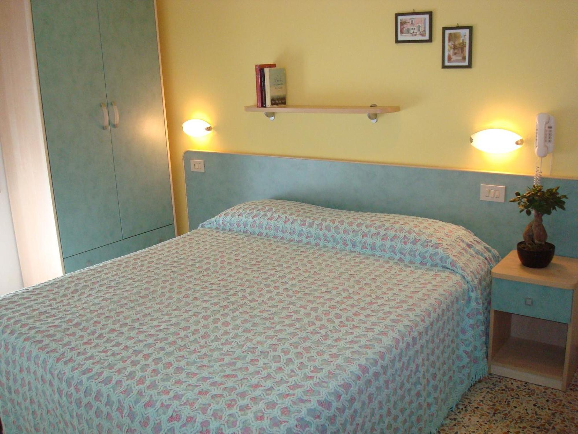Hotel Villa Ersilia Rimini B&B Kültér fotó