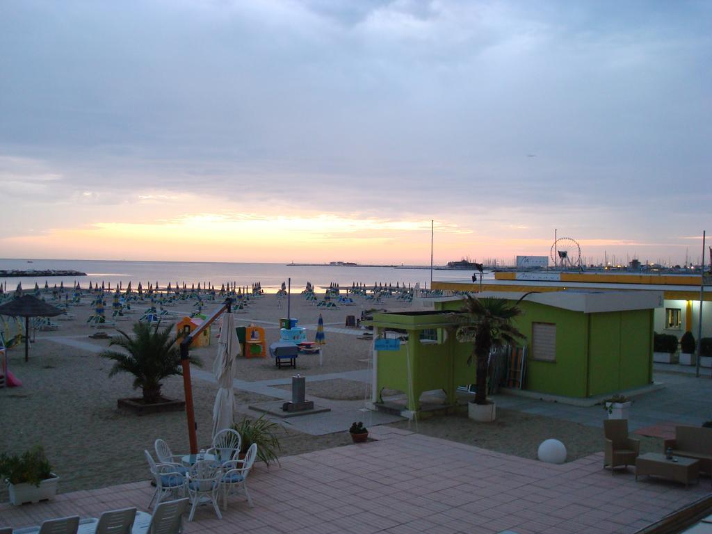 Hotel Villa Ersilia Rimini B&B Kültér fotó