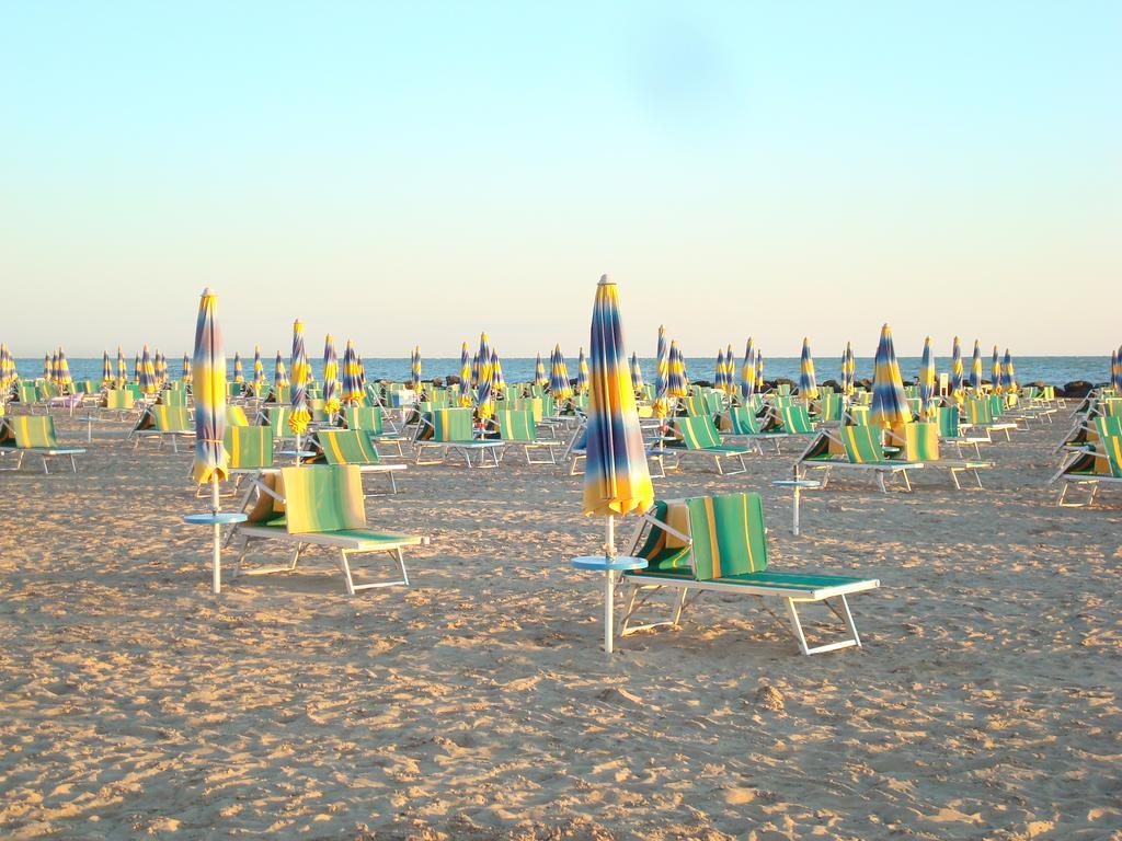 Hotel Villa Ersilia Rimini B&B Kültér fotó