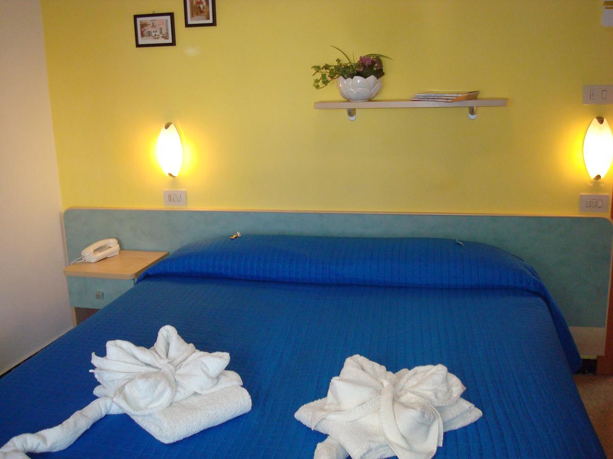Hotel Villa Ersilia Rimini B&B Kültér fotó