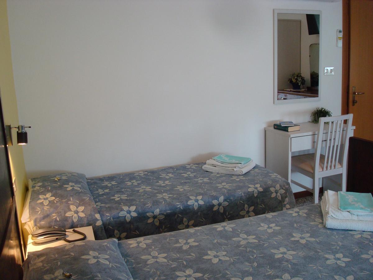 Hotel Villa Ersilia Rimini B&B Kültér fotó