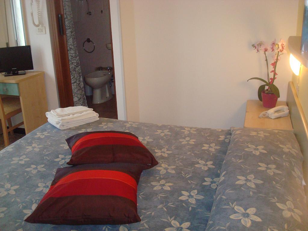 Hotel Villa Ersilia Rimini B&B Kültér fotó